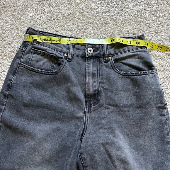 Cotton On Women’s Dark Gray Cropped Straight Leg Jeans Size 4 Distressed Relaxed - Picture 6 of 11